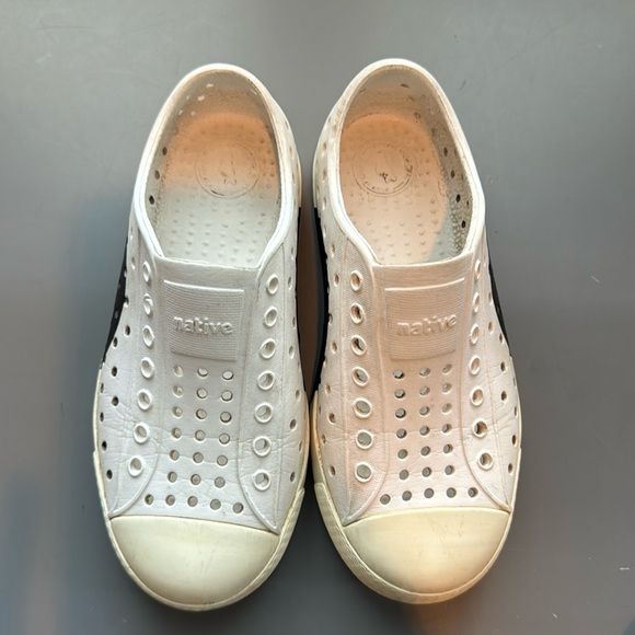 Native Shoes Kids Size c12 Black White Jefferson Slip On Shoes Sneak… - Picture 3 of 4